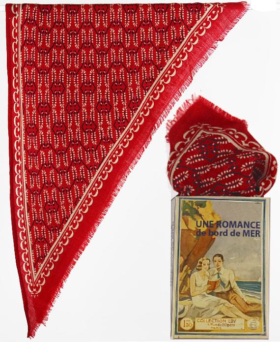 foulard-triangle-laine-celeste-les-belles-vagabondes-3.jpg
