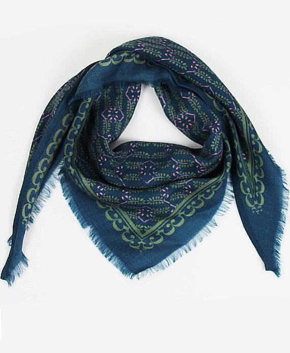 foulard-triangle-laine-celeste-les-belles-vagabondes-5.jpg
