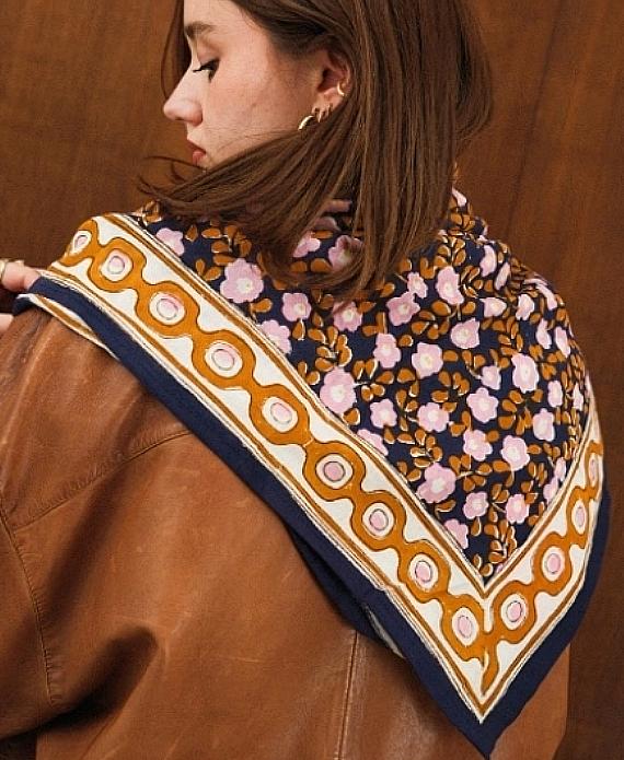 grand-foulard-flower-seventies-love-explorers-2.jpg