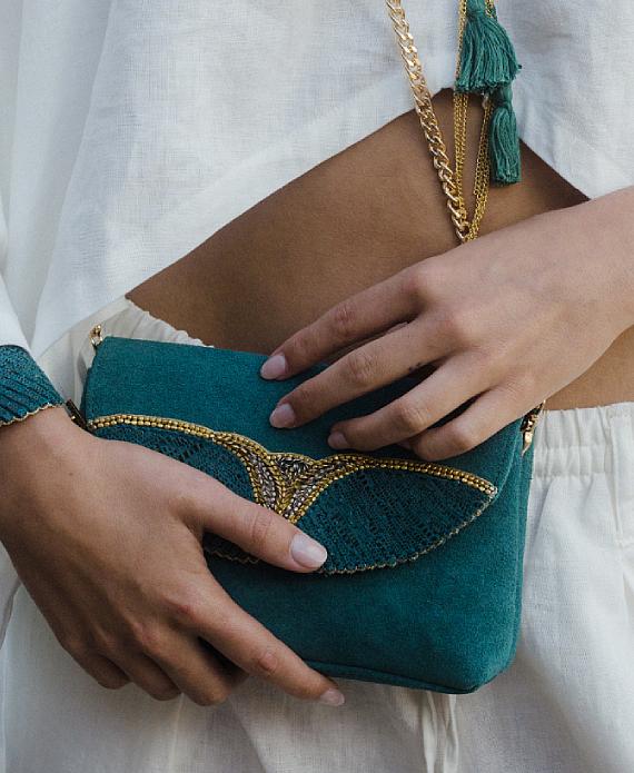 pochette-cuir-brode-aku-deap-sea-nahua-1.jpg